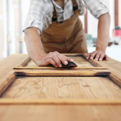 Paseo Económico Exclusión Cómo quitar pintura de la madera rápido y fácil - Bien hecho