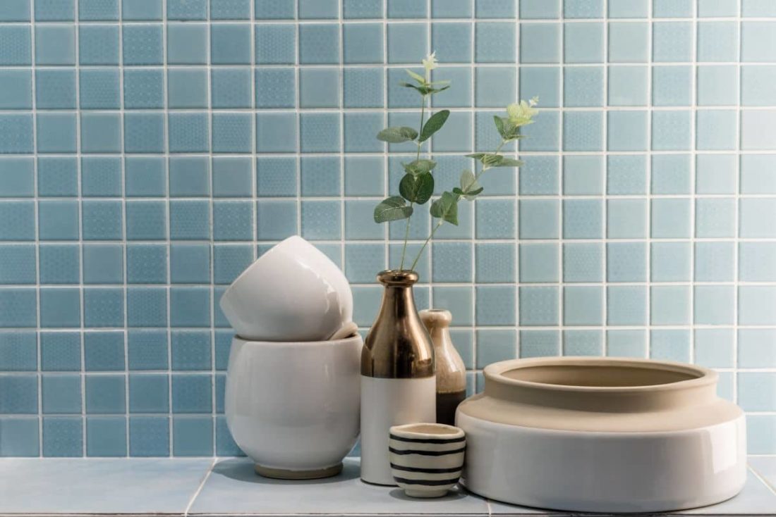 Cómo usar pintura para azulejos para darle un nuevo aire a tu baño