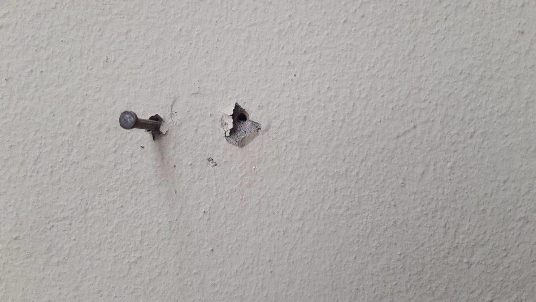 Cómo tapar agujeros en la pared?
