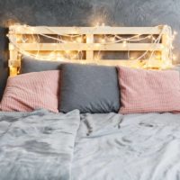 Cabecero de cama con palets DIY
