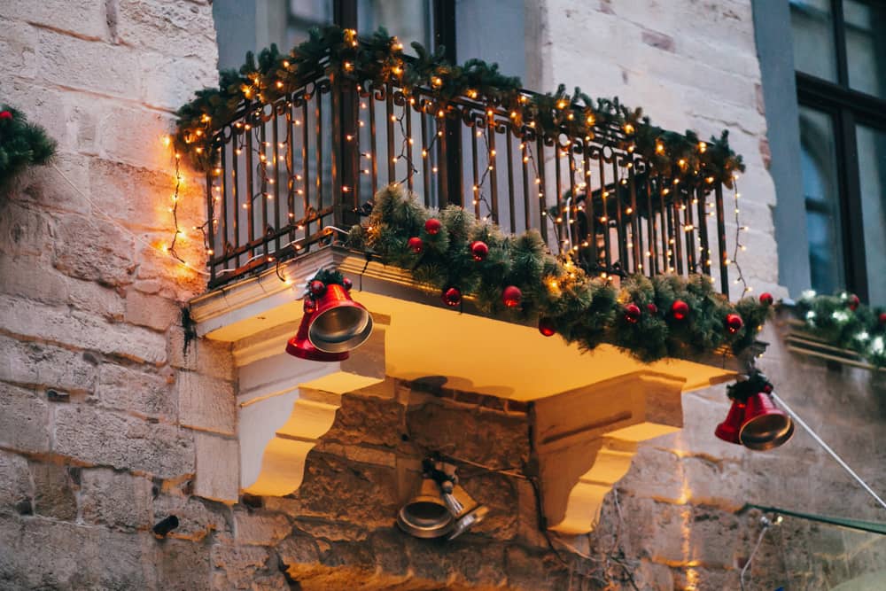 decoración balcones navidad, balcon preparado para Navidad