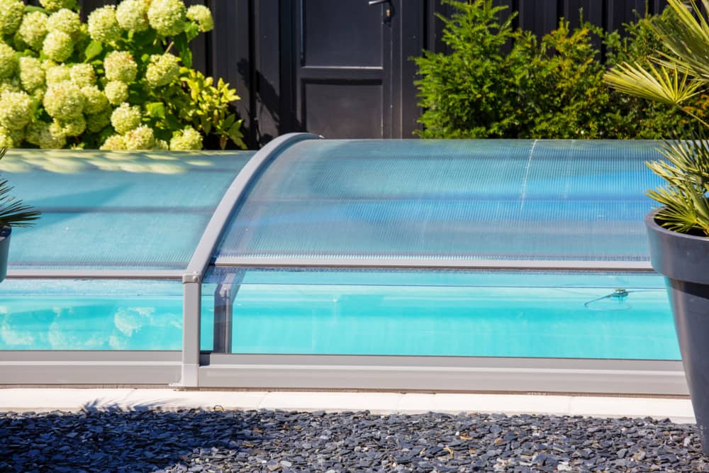 Sistema de recinto de piscina retráctil automática para proteger la piscina