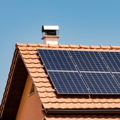 ¿Sabes qué es y cómo funciona un panel solar?