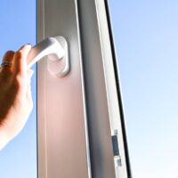 Cómo cambiar el cierre de una ventana de aluminio
